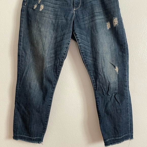 Kut from the Kloth Size 6 Dark Wash Distressed Denim Jeans - Picture 3 of 8